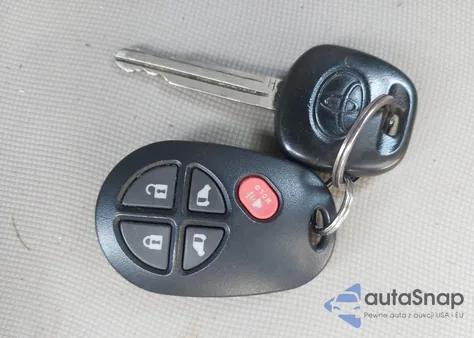 2015 Toyota Sienna Le 8 Passenger из США, поврежденный, VIN 5TDKK3DC1FS642029